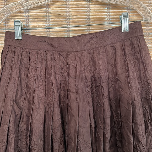 Saks Fifth Avenue S5A tea length crinkle silk skirt. Brown. Size 2 - Picture 2 of 8